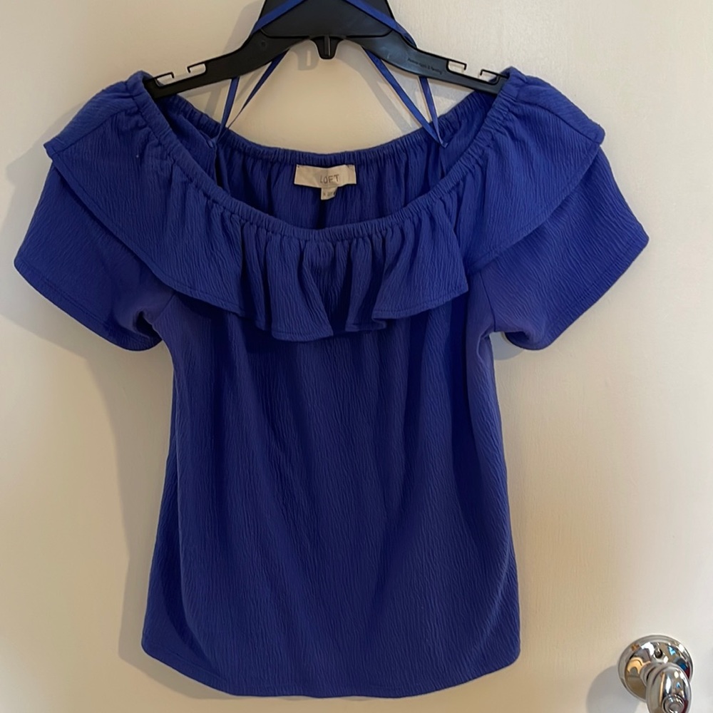 Sz M womens short sleeve blouse. Loft brand. Blue/purple color